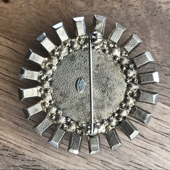 Chic Authentic Chanel Lapel Pin - Picture 2 of 2